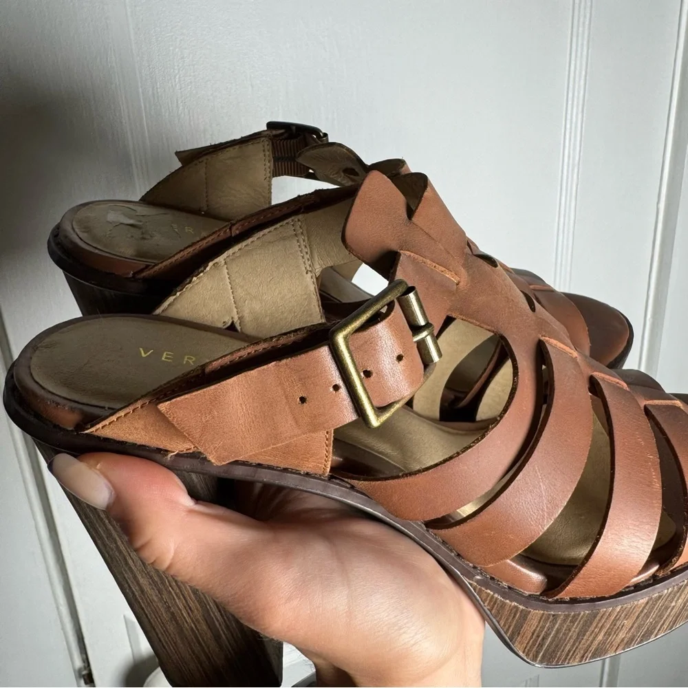 Very Volatile Los Angeles Leather Platform Tan Strappy Heels size 9
